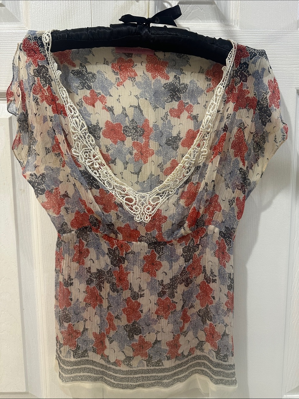 Gianni Bini 100% silk sheer short sleeved blouse with lace (polyester). M